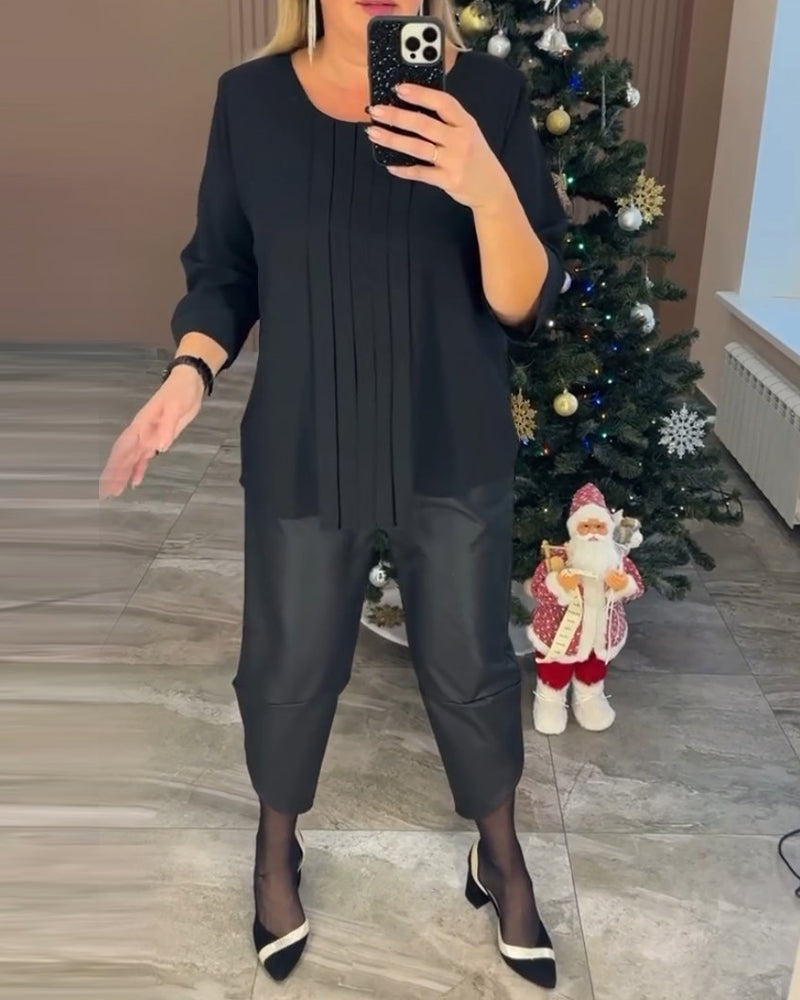 Round neck pleated blouse