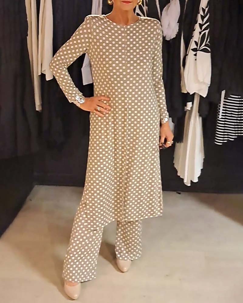 Elegant polka dot slit suit