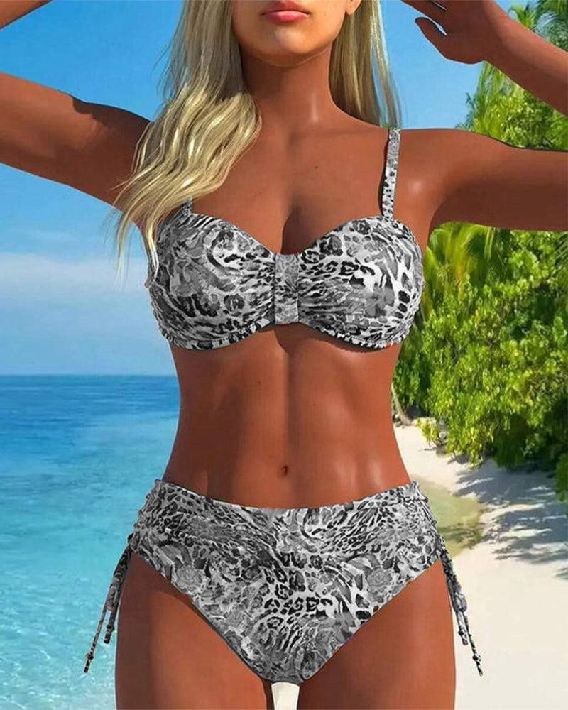 Eye-catching Leopard-print Two-piece Swimsuit