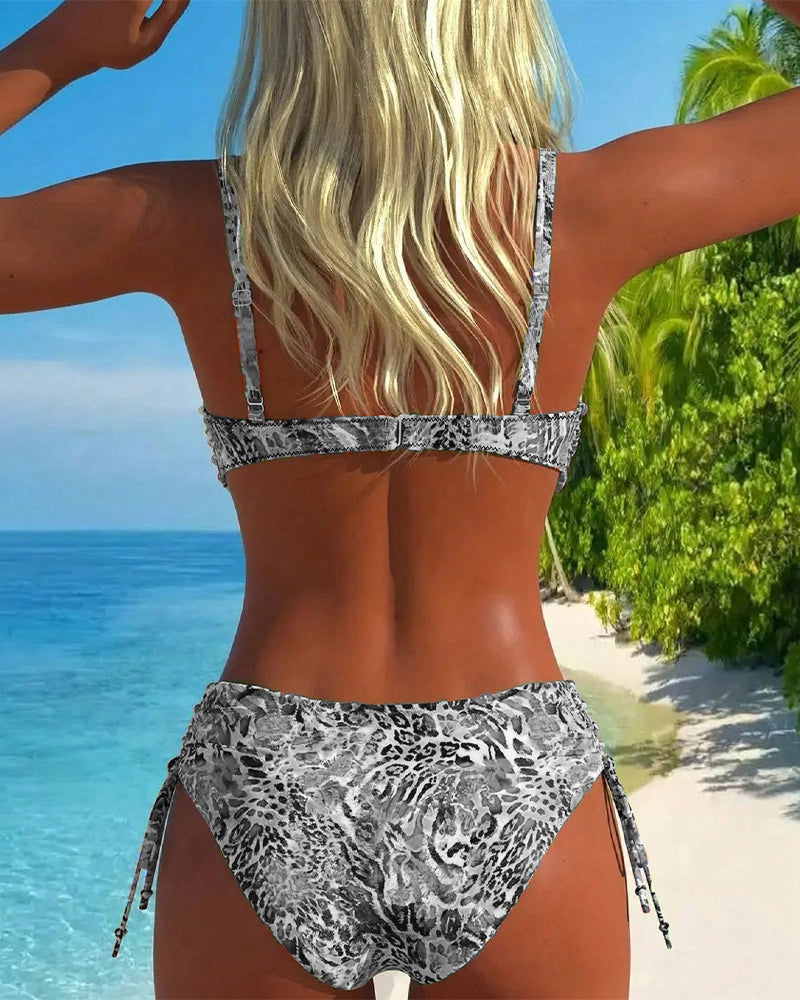Eye-catching Leopard-print Two-piece Swimsuit