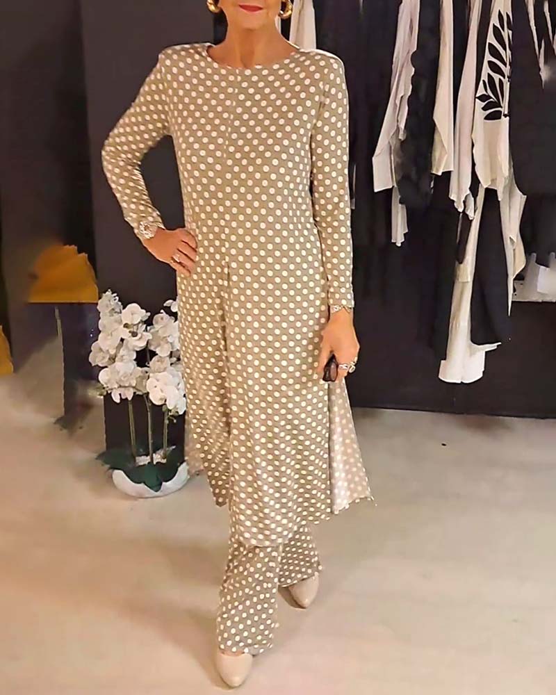 Elegant polka dot slit suit
