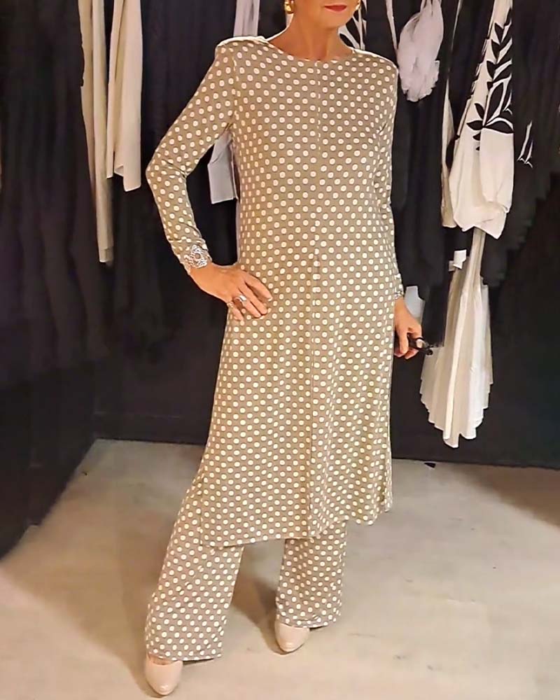 Elegant polka dot slit suit