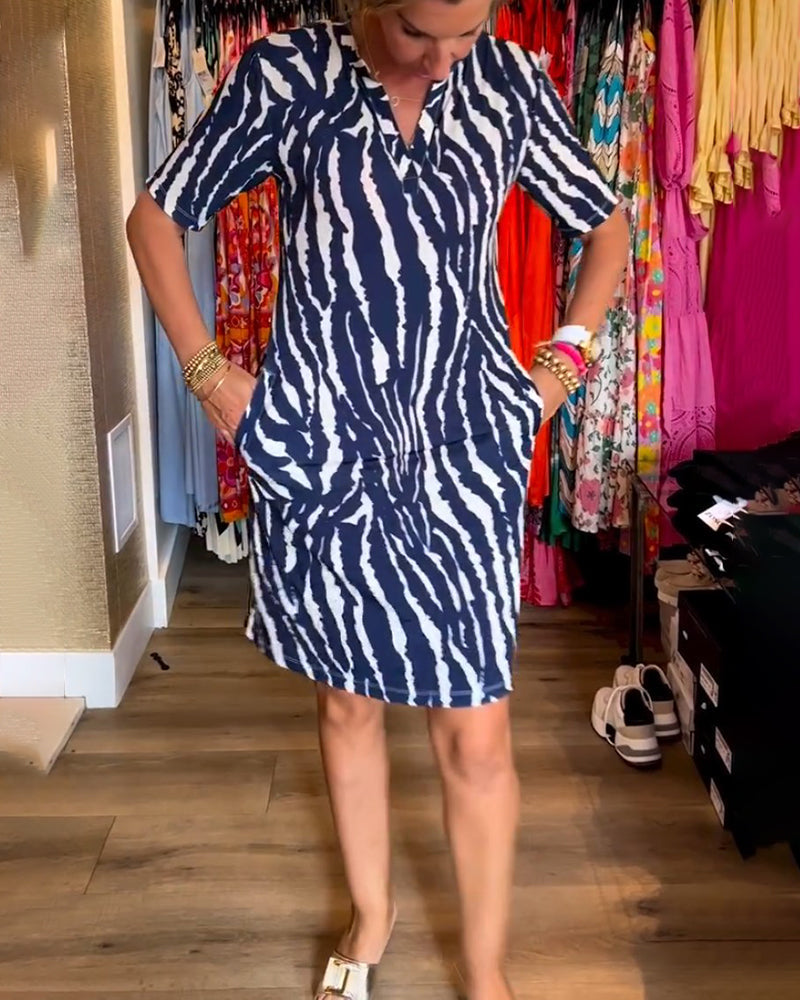 Contrast print pocket V-neck dress