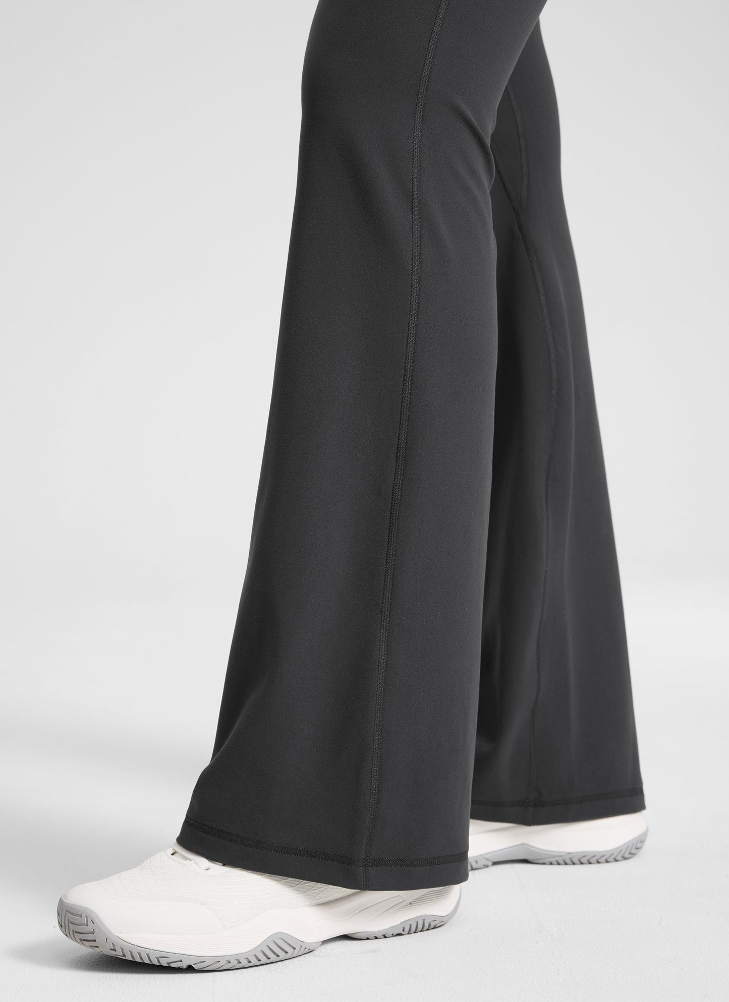 Secretsculpt™ No Front Seam Flare Legging 31''