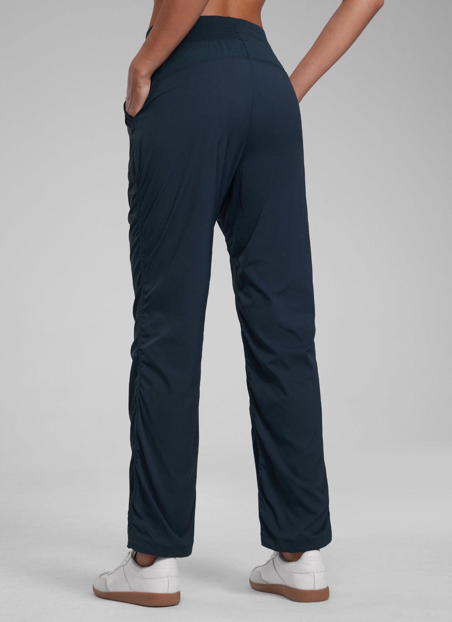 Lightweight Straight Leg Workout Pocket Pant 28"